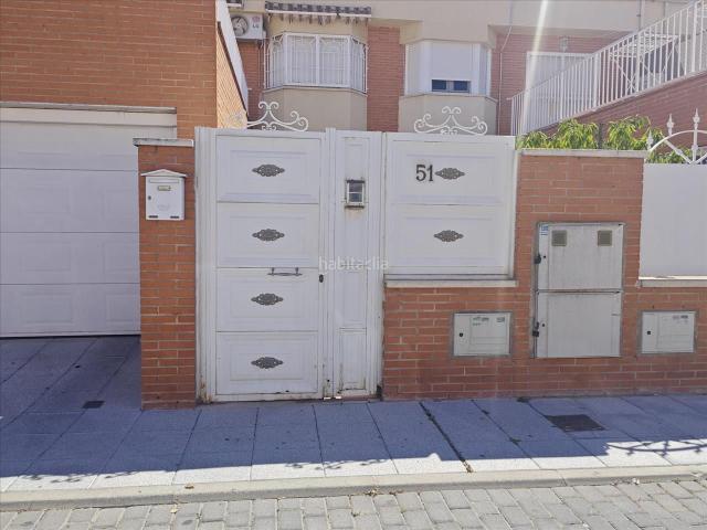 Casa adosada en venta en Parla, Fuentebella San Fermín El Leguario. Adosado Seminuevo en Parla, FuentebellaSan FelixEl Leguario 407.000. Casas adosadas.