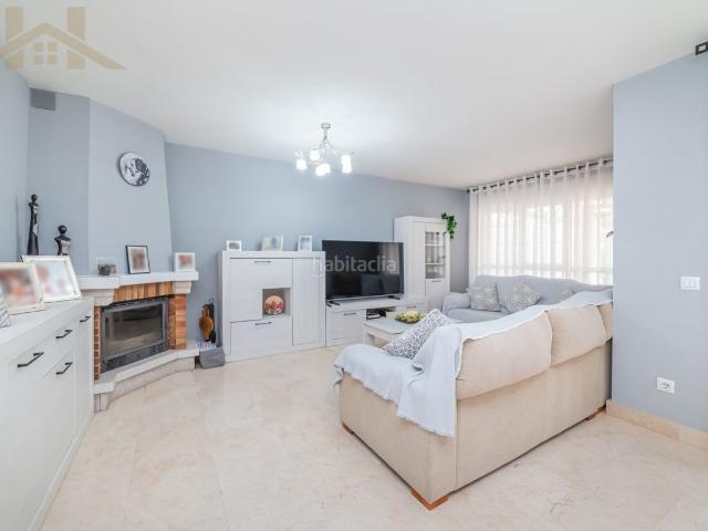 Casa adosada en venta en Parla, Fuentebella San Fermín El Leguario. Chalet adosado en venta en Calle Julio Cortázar. Casas adosadas.