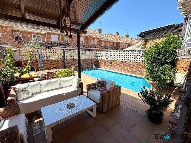 Casa adosada en venta en Parla, La Ermita. CHALET PARLA. Casas adosadas.