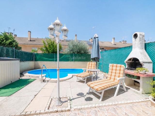 Casa adosada en venta en Parla, Las Américas. Chalet adosado en venta en Venezuela. Casas adosadas.