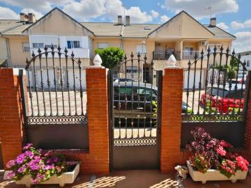 Casa adosada en venta en Parla, Las Américas. ESPECTACULAR CHALET ADOSADO EN PARLA. Casas adosadas.