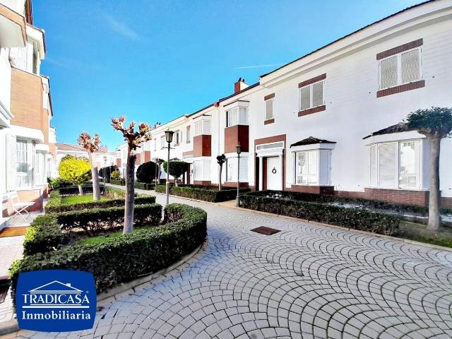 Casa adosada en Venta en Parque Avenida