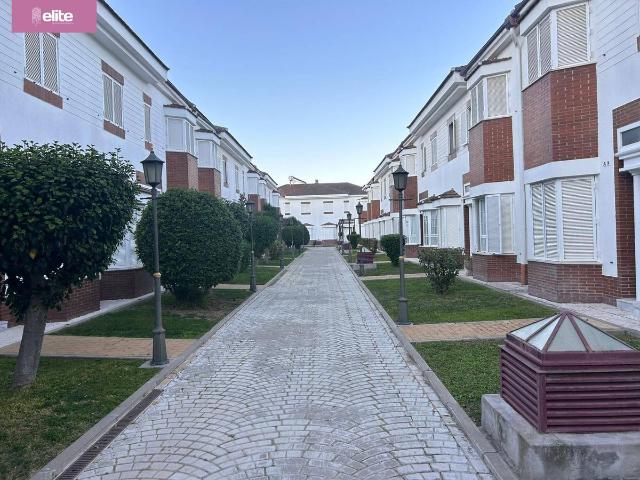 Casa adosada en Venta en Parque Avenida