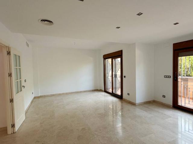 Casa adosada en Venta en Parque Clavero