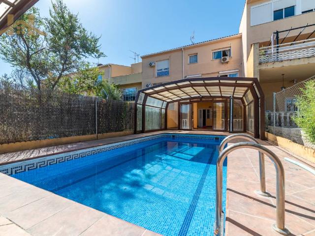 Casa adosada en Venta en Parque Coimbra