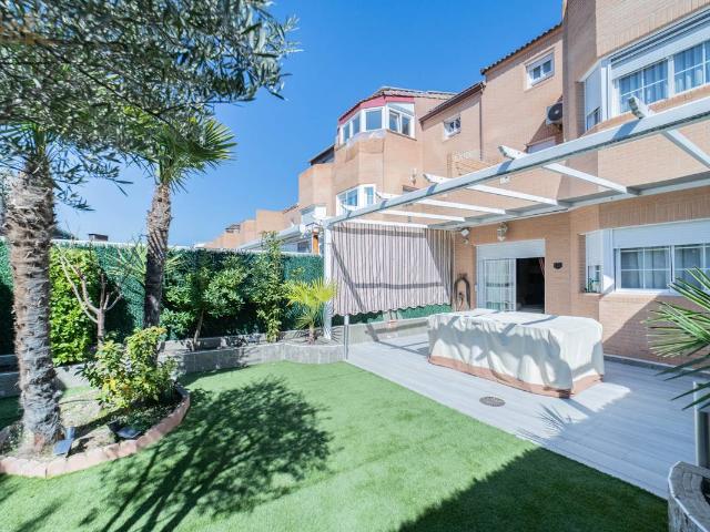 Casa adosada en Venta en Parque Coimbra
