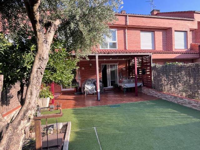 Casa adosada en Venta en Parque Henares