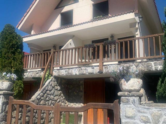 Casa adosada en Venta en Parroquias Norte