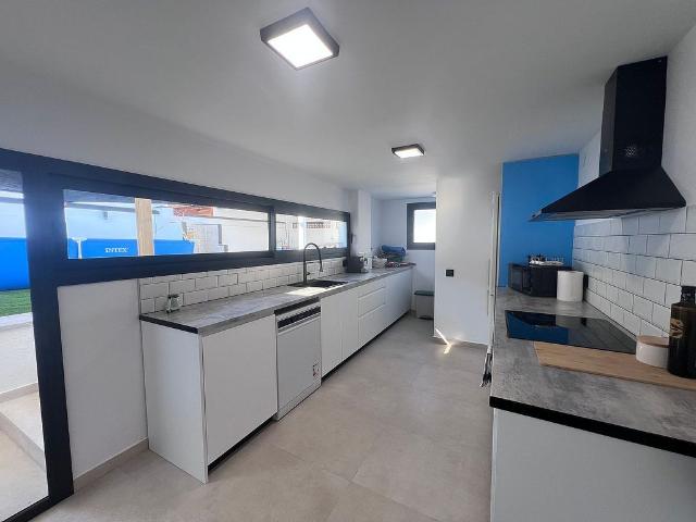 Casa adosada en venta en pasaje Garsa, Torroella de Montgrí, de 55 m² 2 habitaciones por 360.000