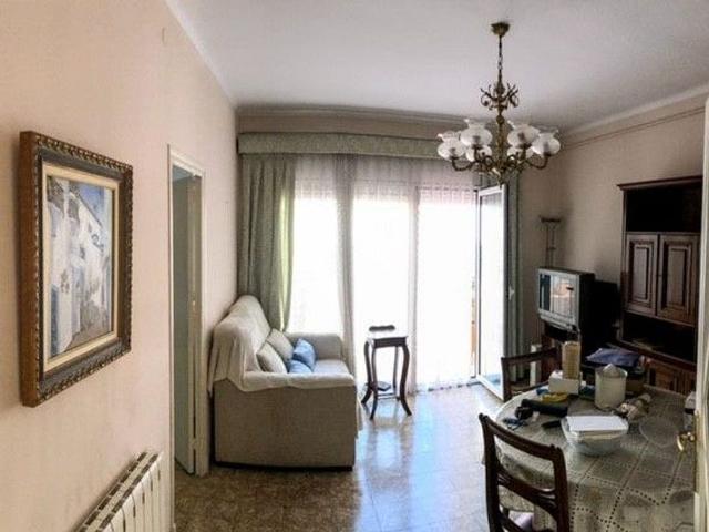 Casa adosada en venta en paseo De la Salut, Badalona, de 235 m² 7 habitaciones por 370.000
