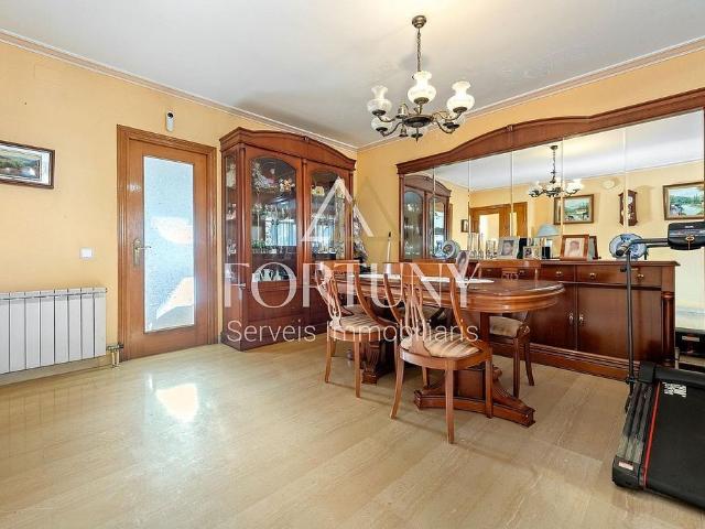Casa adosada en venta en calle De Misericòrdia, Reus, de 192 m² 5 habitaciones por 385.000
