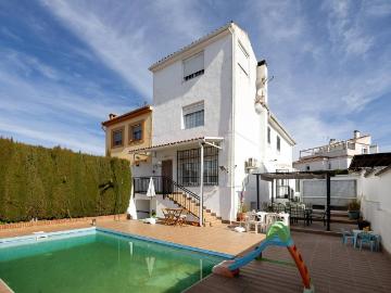 Casa adosada en Venta en Peligros