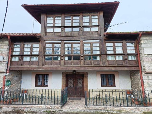 Casa adosada en Venta en Peñamellera Alta