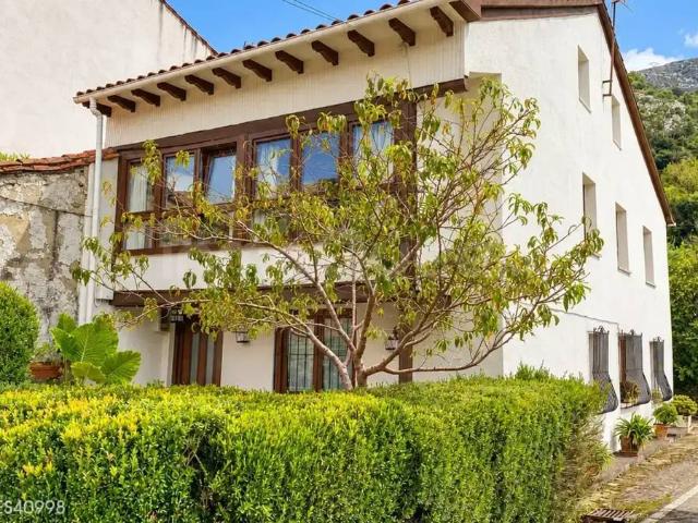 Casa adosada en Venta en Peñamellera Baja