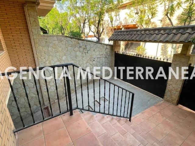 Casa adosada en Venta en Picanya
