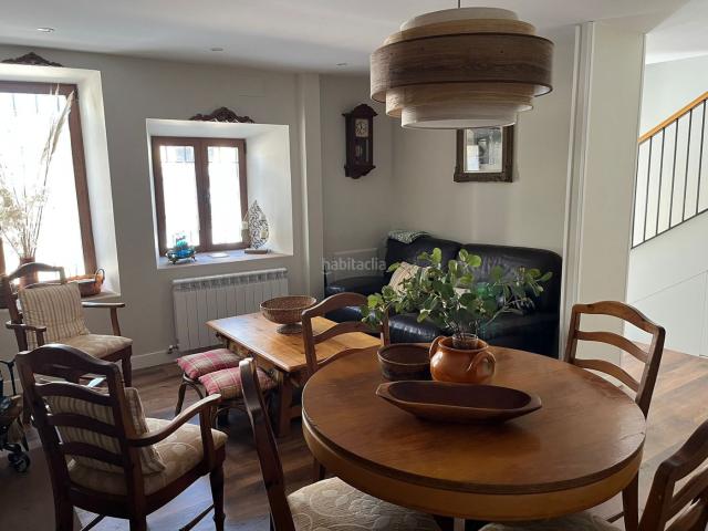 Casa adosada en venta en Piedrahíta. Casa completamente reformada y amueblada con alta calidad. Casas adosadas.