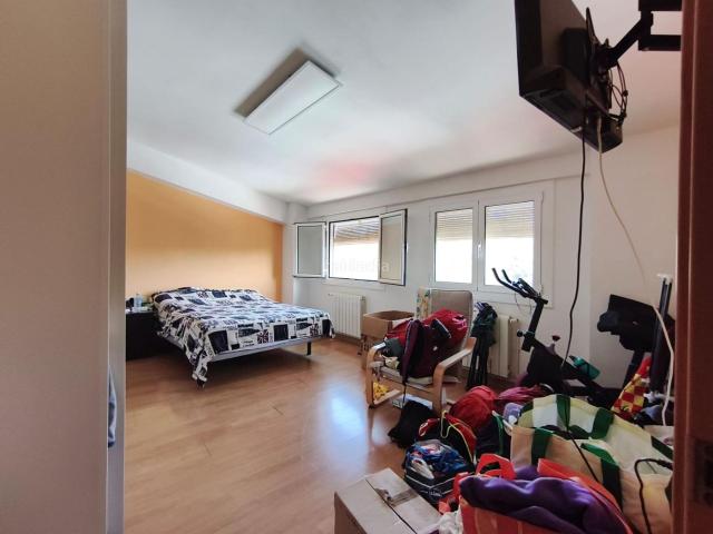 Casa adosada en venta en Piera. Casa con encanto en el casco antiguo de Piera garaje independiente de acceso exclusivo, jardín privado. Casas adosadas.