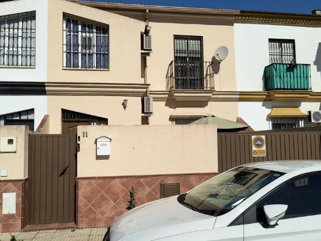 Casa adosada en Venta en Pilas