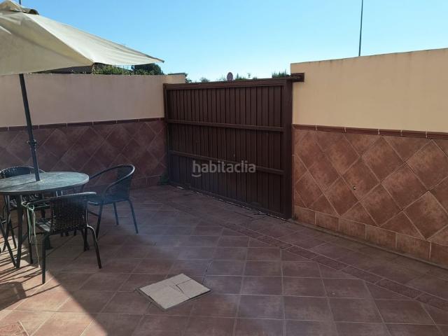 Casa adosada en venta en Pilas. Adosado en venta en Urbanizaciones, 4 dormitorios. Casas adosadas.