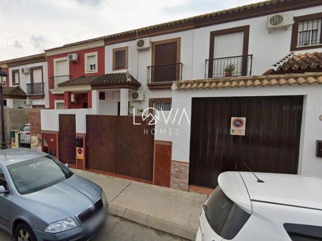 Casa adosada en venta en Pilas. Vivienda Adosada en rentabilidad en Pilas. Casas adosadas.