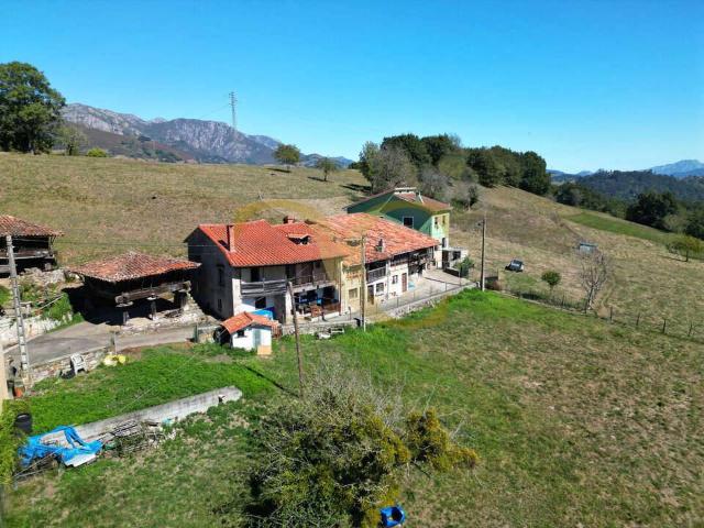 Casa adosada en Venta en Piloña