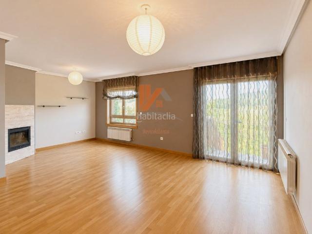 Casa adosada en venta en Pino O. Espacio, tranquilidad y una ubicación estratégica en pleno Camino de Santiago. Casas adosadas Pino.