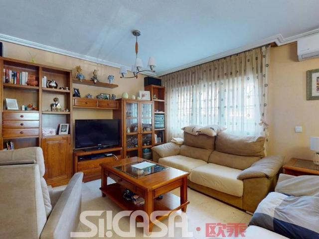 Casa adosada en Venta en Pintores Ferial
