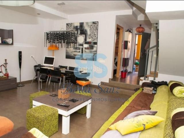 Casa adosada en venta en Pioz. Chalet de 4 dormitorios. Casas adosadas.