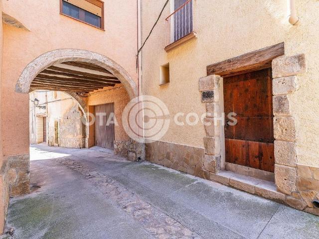 Casa adosada en venta en plaza De Longí Navàs, Cabacés, de 461 m² 5 habitaciones por 105.000
