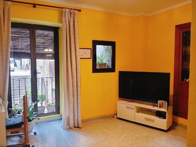 Casa adosada en venta en plaza De la Llibertat, Besalú, de 156 m² 3 habitaciones por 295.000