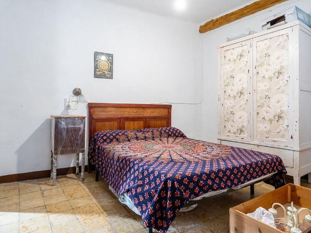 Casa adosada en venta en plaza De L'església, Horta de Sant Joan, de 190 m² 4 habitaciones por 115.000