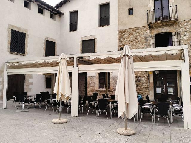Casa adosada en venta en plaza Del Prat de Sant Pere, Besalú, de 123 m² 3 habitaciones por 396.000