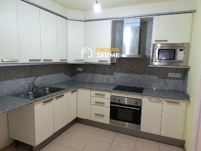 Casa adosada en venta en plaza Els Pagesos, Torrebesses, de 157 m² 3 habitaciones por 138.000