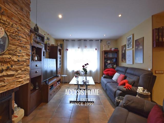 Casa adosada en venta en Premià de Mar, Zona Alta. Casa adosada con jardín y piscina en el centro de Premià de Mar. Casas adosadas Premià de.