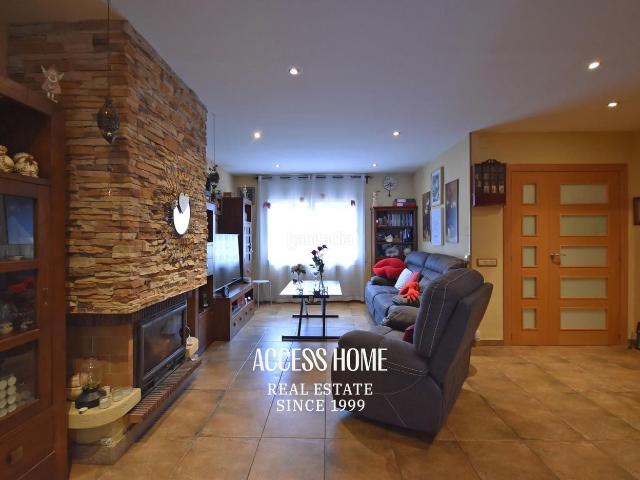 Casa adosada en venta en Premià de Mar, Zona Alta. Casa adosada con jardín y piscina en el centro de Premià de Mar. Casas adosadas Premià de.