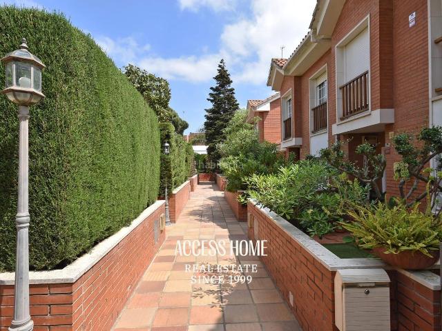 Casa adosada en venta en Premià de Mar, Zona Alta. Casa adosada con jardín y piscina en el centro de Premià de Mar. Casas adosadas Premià de.