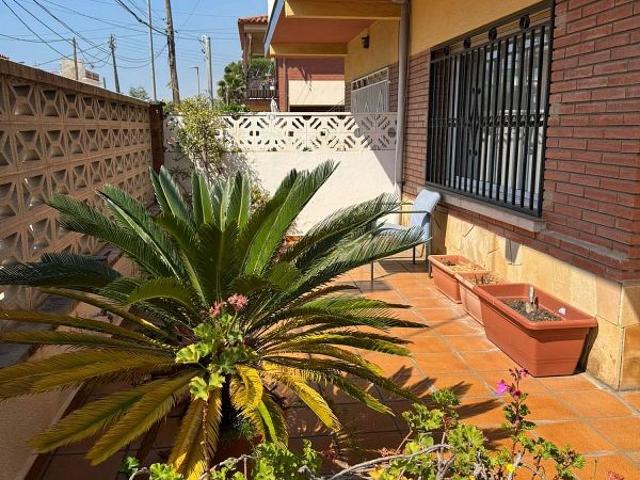 Casa adosada en venta en calle De Narcís Monturiol, Premià de Mar, de 120 m² 4 habitaciones por 520.000