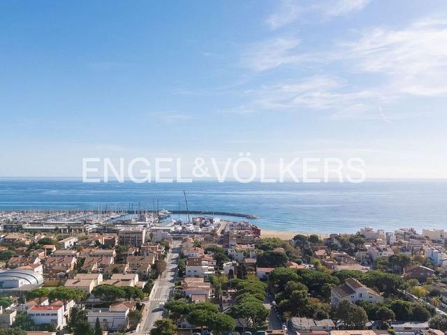 Casa adosada en venta en calle Del Doctor Martí Casas, Premià de Mar, de 312 m² 5 habitaciones por 795.000