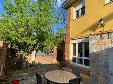 Casa adosada en Venta en Pueblo