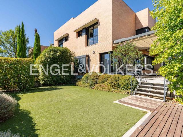 Casa adosada en Venta en Pueblo