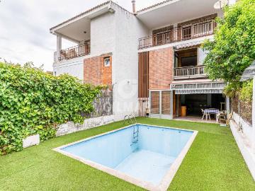 Casa adosada en Venta en Pueblo