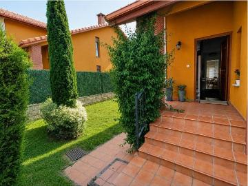 Casa adosada en Venta en Puente Viesgo