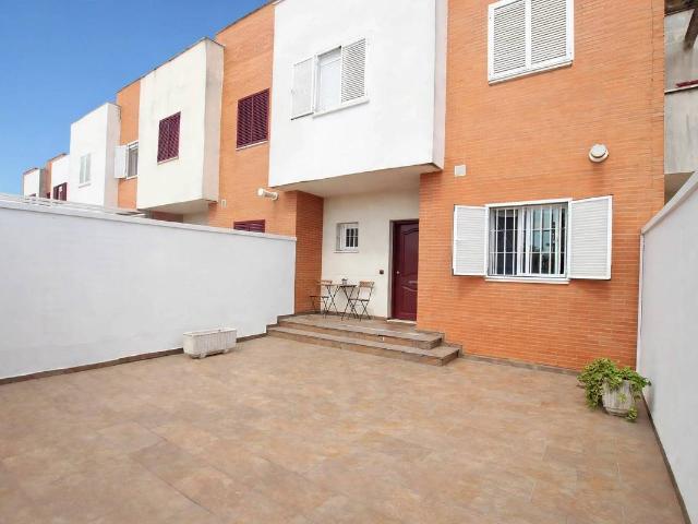 Casa adosada en Venta en Puertas del sur Guadabajaque