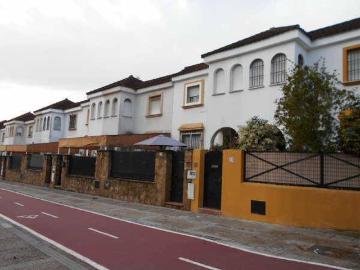 Casa adosada en Venta en Puertas del sur Guadabajaque