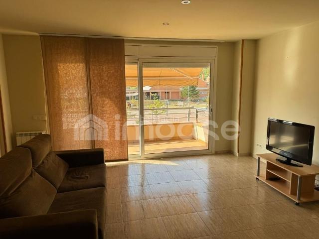 Casa adosada en venta en Puig reig. Casa adosada de 5 habitaciones con garaje, patio y terraza en el centro de Puigreig. Casas adosadas.