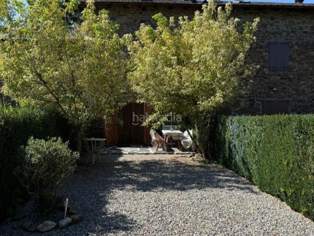 Casa adosada en venta en Puigcerdà Pirineos. Magnifica casa a La Cerdanya, amb una comunitat molt cuidada. Pau, tranquilitat i molt a prop de Tot. Casas adosadas.