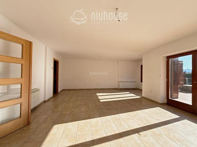 Casa adosada en venta en Puigcerdà Pirineos. Casa adossada en Puigcerdà. Casas adosadas.