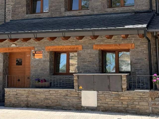 Casa adosada en Venta en Puigcerdà