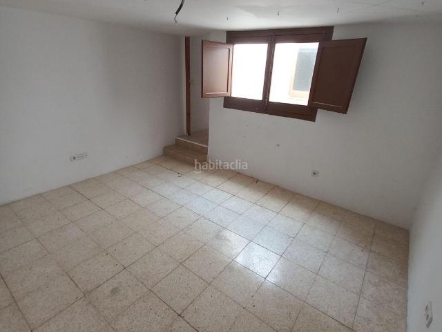 Casa adosada en venta en Puigdàlber. Casa de pueblo con 5 hab y 2 baños. Casas adosadas.
