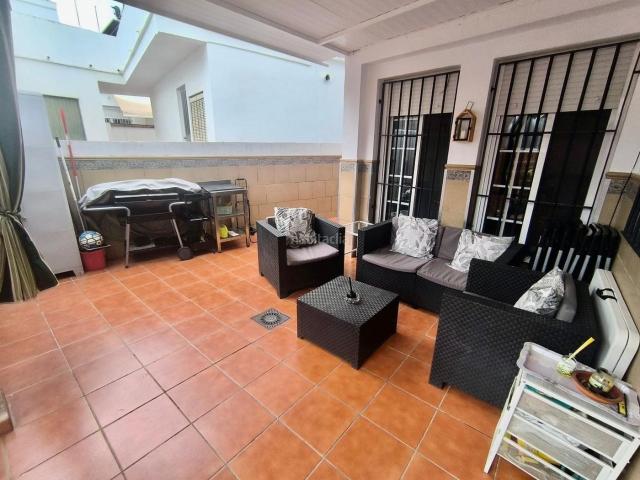 Casa adosada en venta en Punta Umbría. UNA PROPIEDAD ÚNICA CON MÚLTIPLES POSIBILIDADES, A 5 MINUTOS DE LA PLAYA. Casas adosadas Punta.